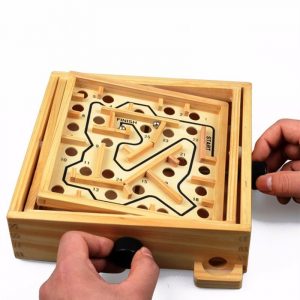 משחק מבוך מאתגר עשוי עץ גודל 20*20